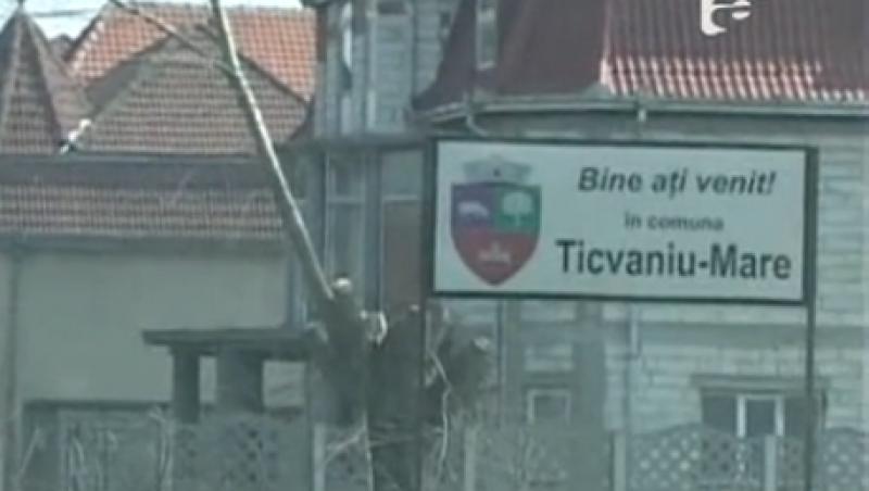 VIDEO! Caras-Severin: Placute bilingve romano-tiganesti in comuna Ticvaniu Mare