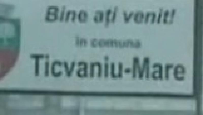 VIDEO! Caras-Severin: Placute bilingve romano-tiganesti in comuna Ticvaniu Mare