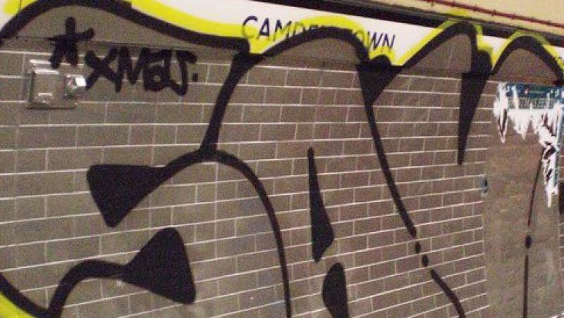 Graffiti-ul, responsabil de accentuarea atitutdinilor rasiste si homofobe