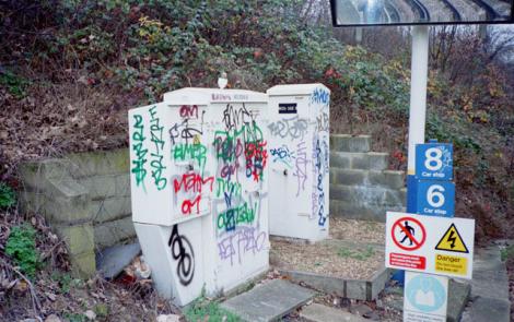 Graffiti-ul, responsabil de accentuarea atitutdinilor rasiste si homofobe