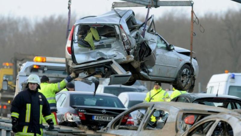 Carnagiu in Germania: 80 de masini, implicate intr-un accident in lant