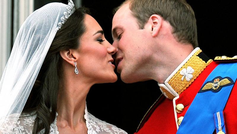 Vezi cum a convins-o William pe Kate Middleton sa se lase sarutata!