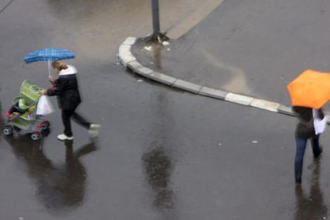 Bucuresti: Grindina si ploi torentiale, pana la ora 20:00