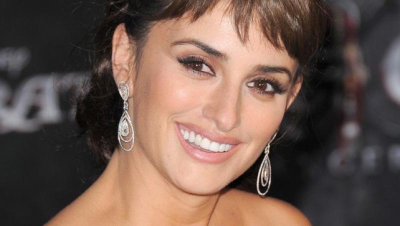 Penelope Cruz, nevoita sa poarte un costum... comic