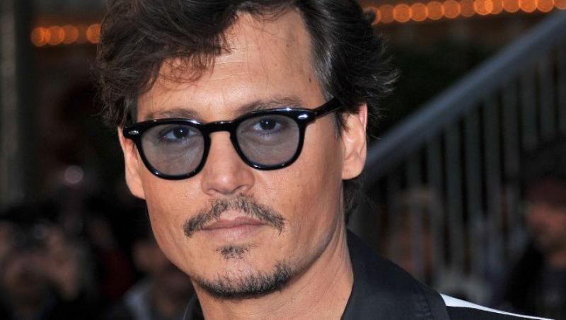 Johnny Depp, inspaimantat de insectele din jungla hawaiana