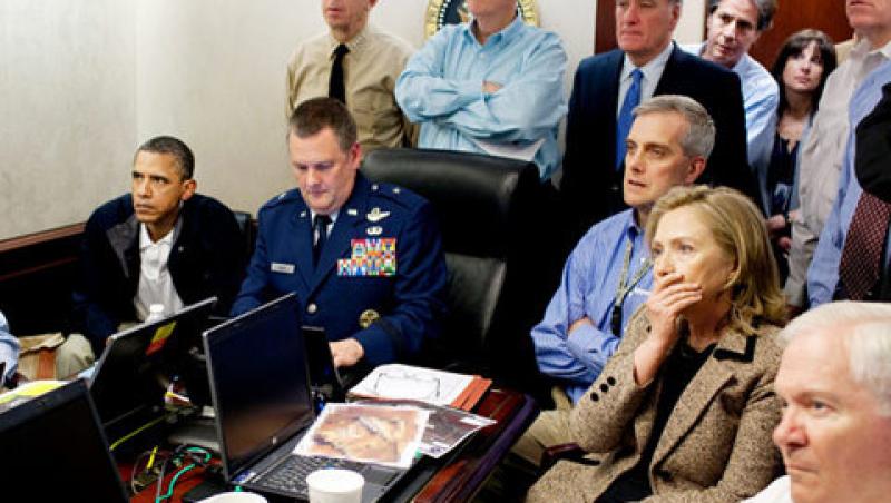 Hillary Clinton, scoasa din poza cu Obama