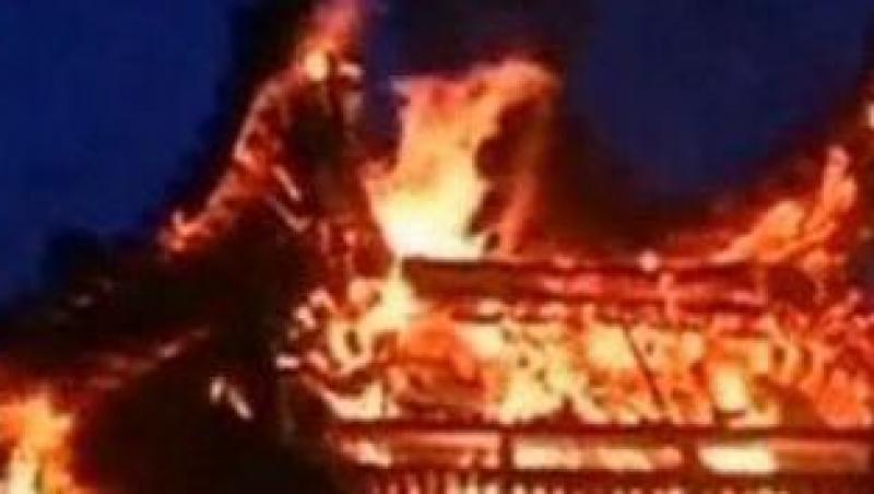 VIDEO! O pagoda a ars partial in orasul chinez Nanjing