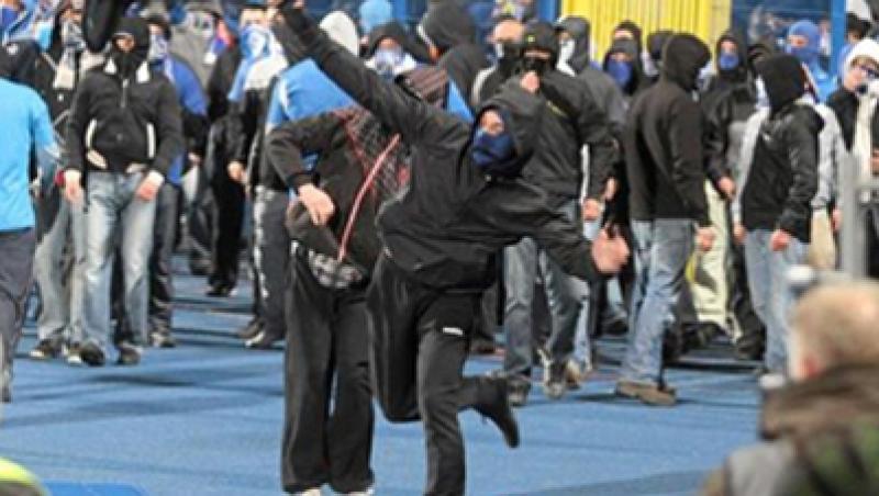 Polonia: Politia a arestat mai multi suporteri care au devastat stadionul unde a avut loc finala cupei