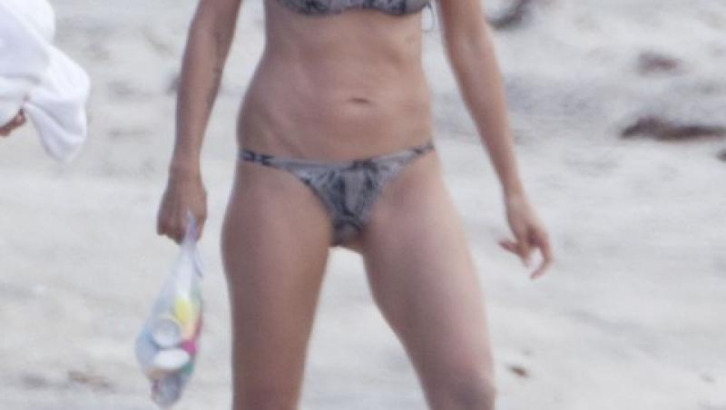 FOTO! Heidi Klum, cu vergeturi pe abdomen!
