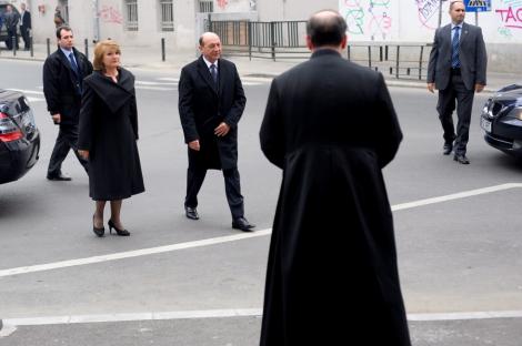 Secret: Cat ne costa traiul familiei Basescu in vila lui Ceausescu?