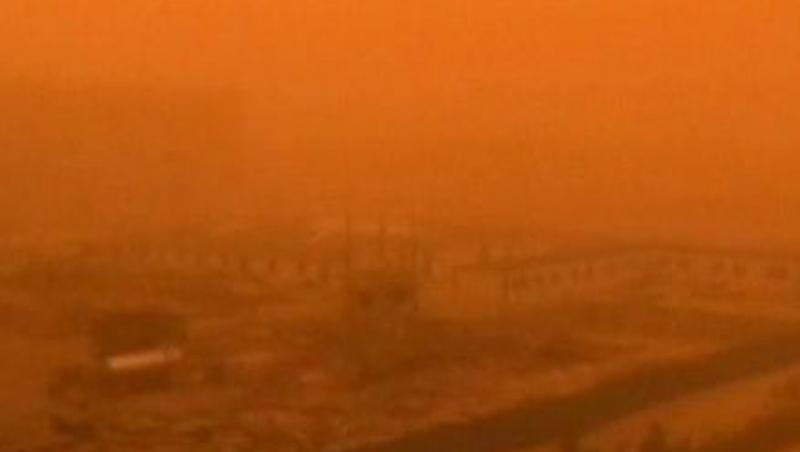 VIDEO! O furtuna de nisip a lovit China