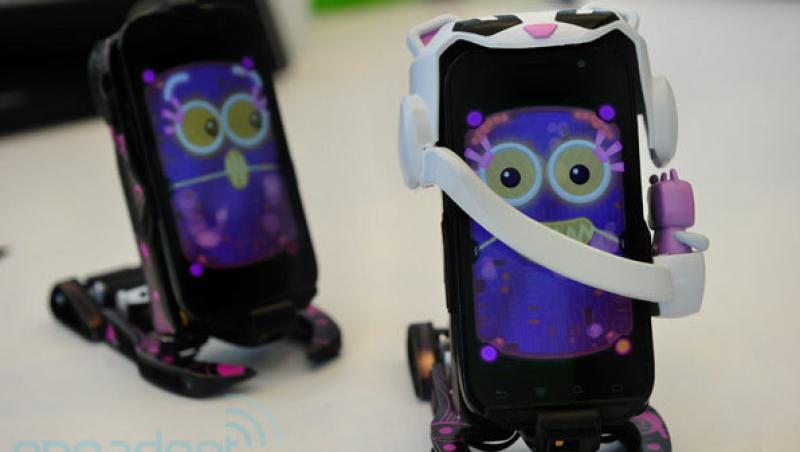 VIDEO! Roboti de birou inteligenti de la Google si Hasbro