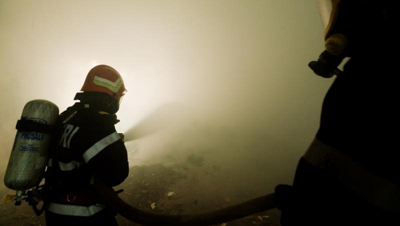 Incendiu puternic la termocentrala Halanga, jud. Mehedinti. Cinci masini de pompieri au luptat la stingerea flacarilor