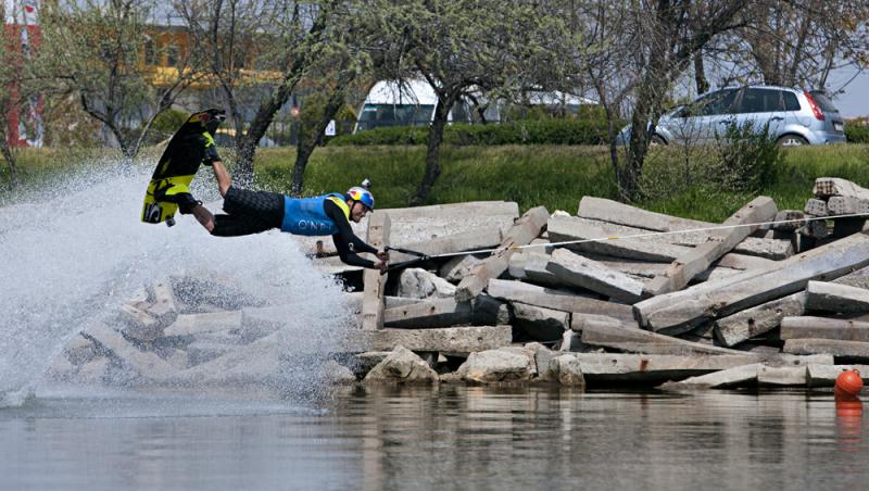 VIDEO! Premiera mondiala in Romania! Wakeboarding tras de un tren in miscare