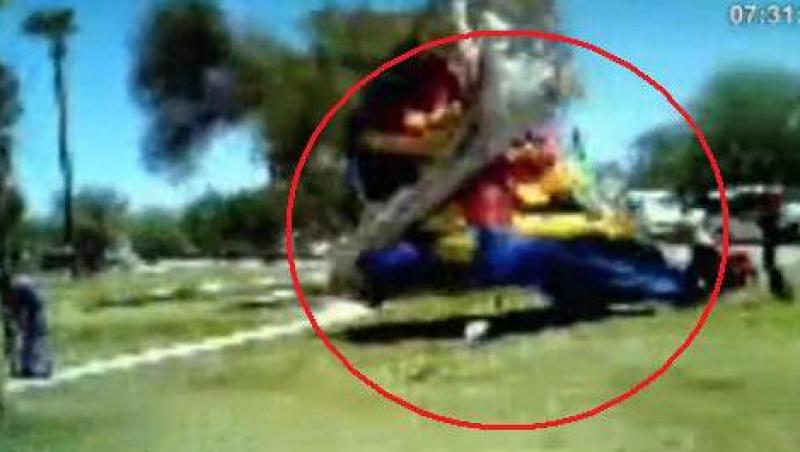 VIDEO! SUA: Castel gonflabil spulberat de tornada. 6 copii raniti usor