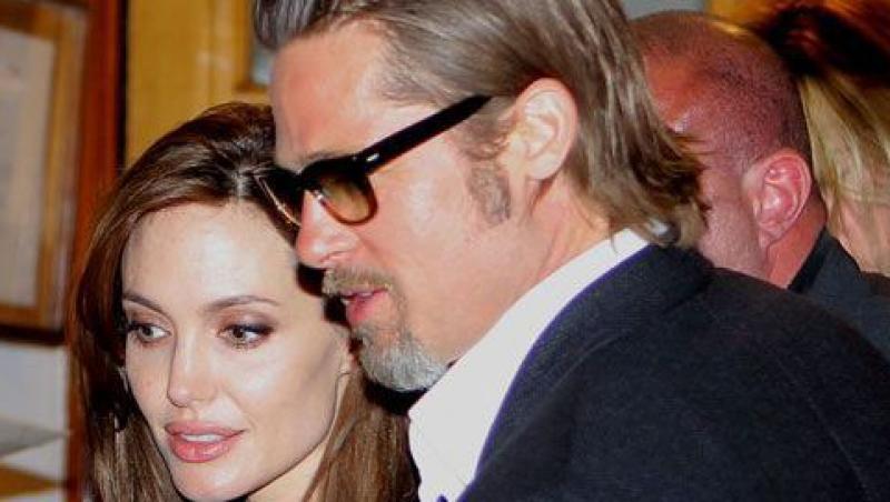 FOTO! Brad Pitt si-a lasat parul lung!