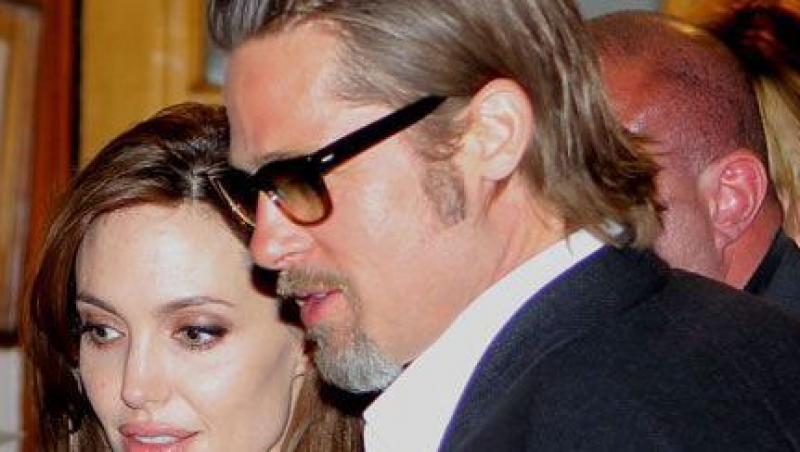 FOTO! Brad Pitt si-a lasat parul lung!