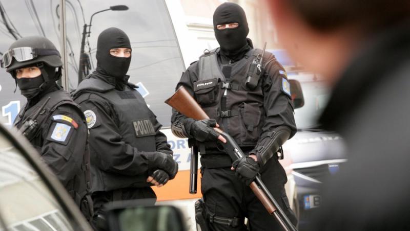 Descinderi la Caras-Severin: Mascatii au retinut 4 persoane pentru contrabanda cu tigari