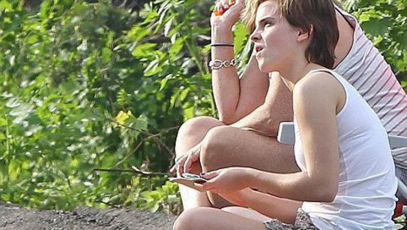 Emma Watson - naturala si cu picioarele pe pamant