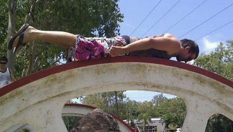 VIDEO! Planking-ul sau noul joc care face ravagii in Australia
