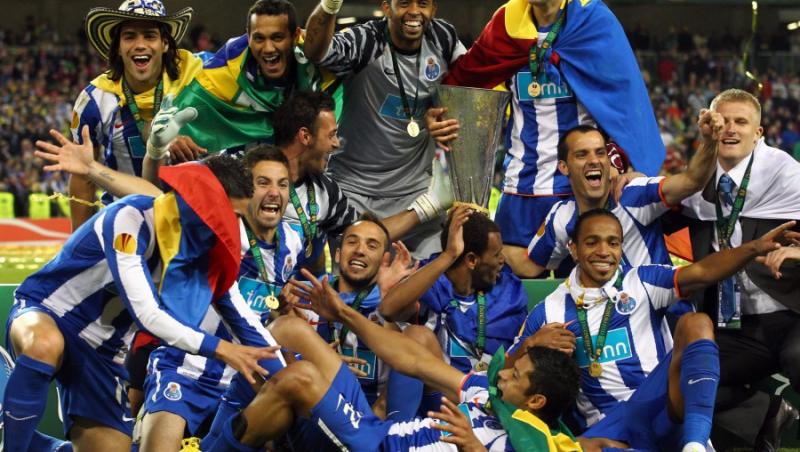 VIDEO & FOTO! Sapunaru a primit trofeul Europa League 2011, in tricolor si fular cu Rapid
