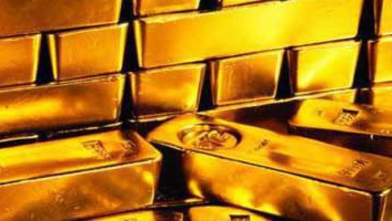 Aurul ar putea ajunge la 2.000 de dolari pe uncie