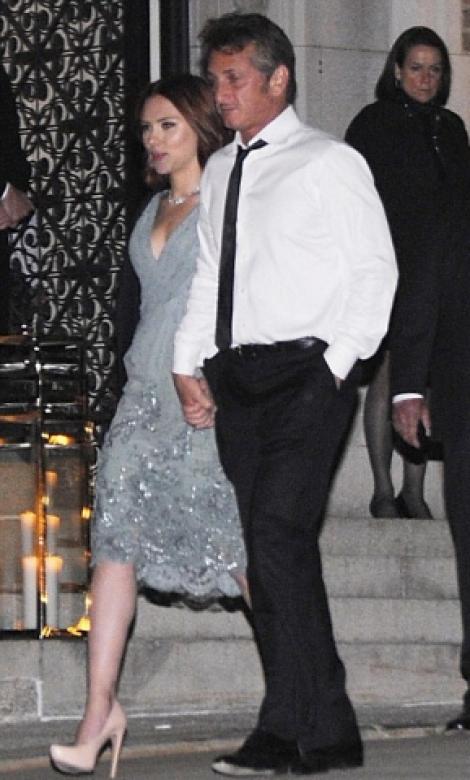 FOTO! Scarlett Johansson si Sean Penn, oficial impreuna!