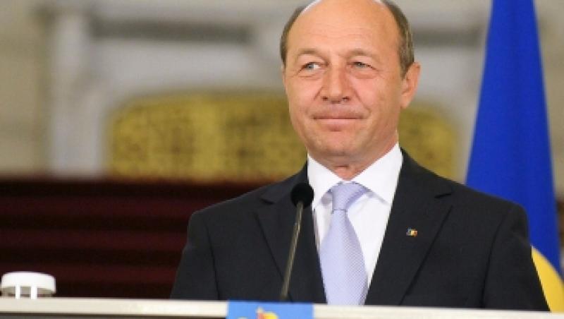 Basescu invita realizatorii piesei 