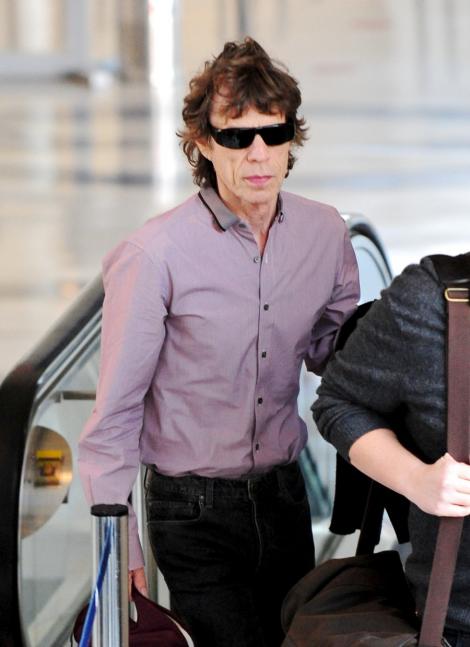 Mick Jagger canta cu un grup nou