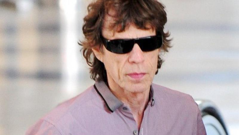 Mick Jagger canta cu un grup nou