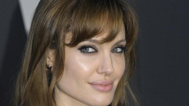Chaz Bono o calca pe nervi pe Angelina Jolie