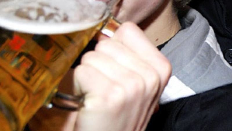 Studiu: Alcoolul afecteaza memoria pe termen lung, in cazul tinerilor