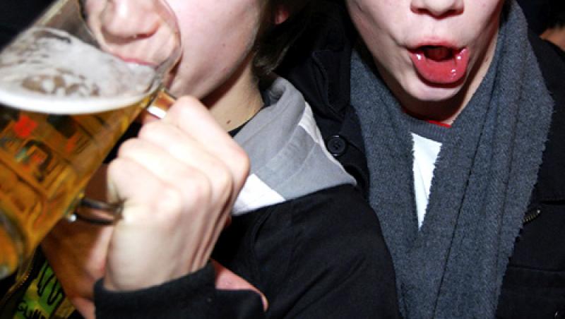 Studiu: Alcoolul afecteaza memoria pe termen lung, in cazul tinerilor