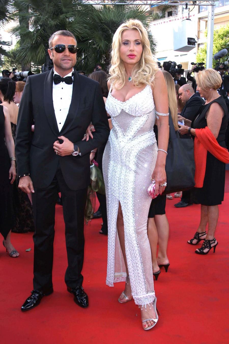 VIDEO! Catalin Botezatu, alaturi de doua blonde la Cannes