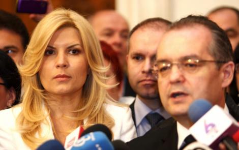 Boc si Udrea, cei mai vizibili politicieni pe Facebook