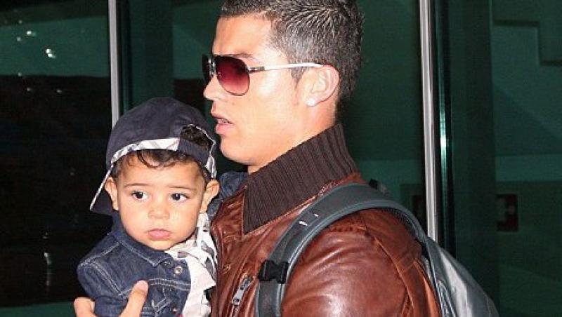 FOTO! Vezi asemanare izbitoare intre Cristiano Ronaldo si fiul sau!