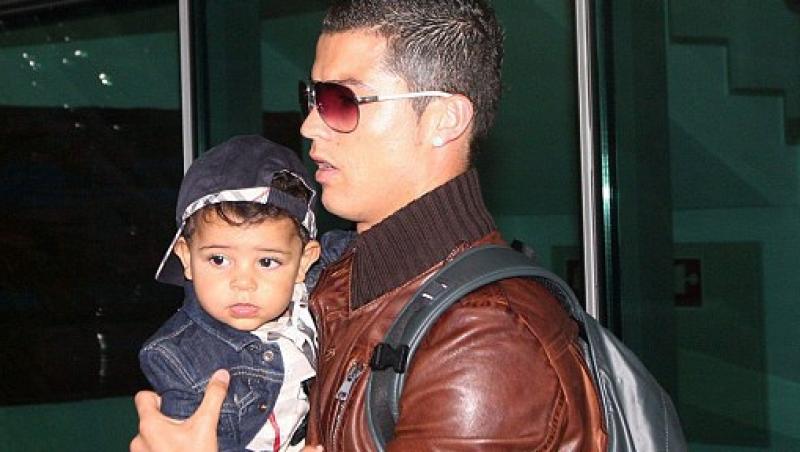 FOTO! Vezi asemanare izbitoare intre Cristiano Ronaldo si fiul sau!