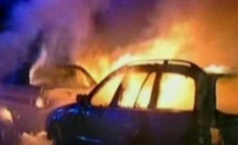 VIDEO! Germania: Sapte masini au ars ca tortele in Hamburg si Berlin