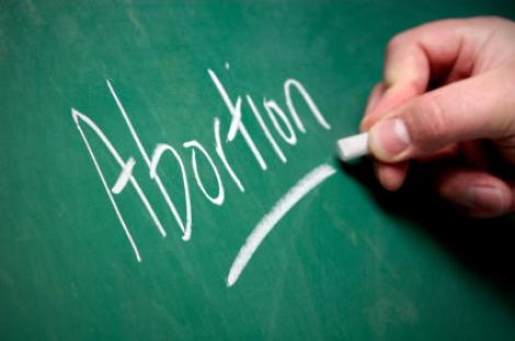 Studiu: Peste 20 de mii de femei sub 25 de ani au avut al doilea avort in 2010