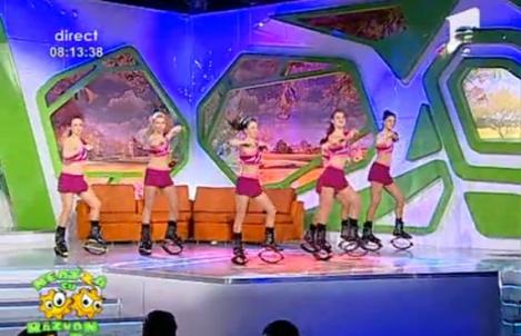 VIDEO! Vezi cum se danseaza Kangoo Jumps Popular pe ritmuri populare