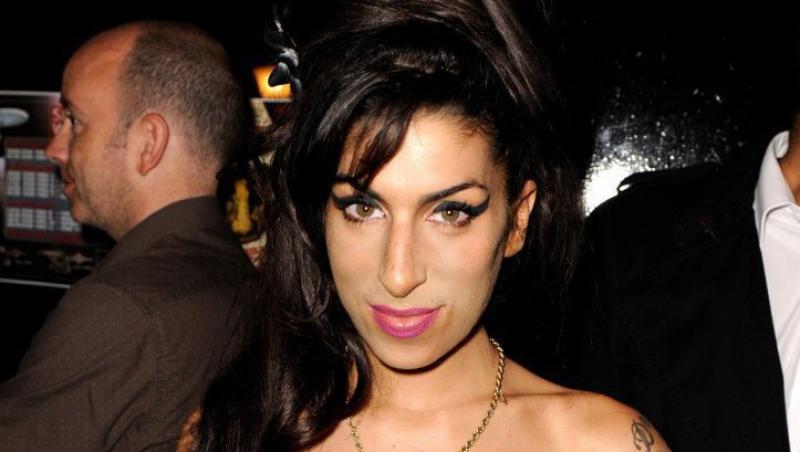 Amy Winehouse a ajuns din nou la reabilitare dupa ce s-a tratat cu votca