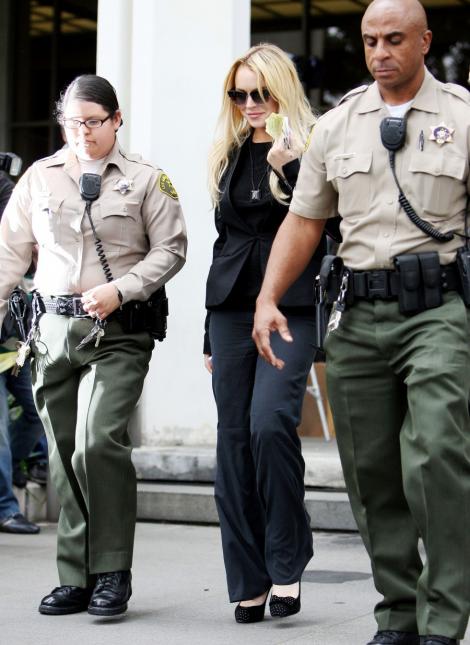 Lindsay Lohan, arestata la domiciliu