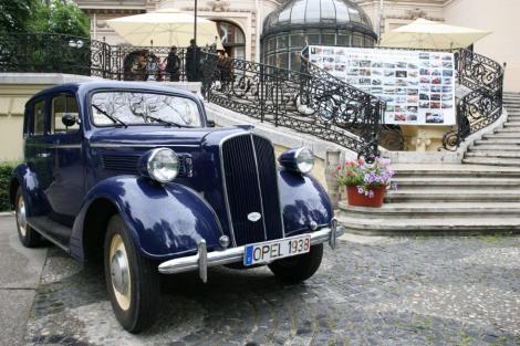 Modele “regale” la Sinaia: Primul "Concurs de Eleganta" pentru masini istorice