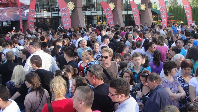 FOTO! Mii de oameni au venit la Timisoara pentru auditiile X Factor