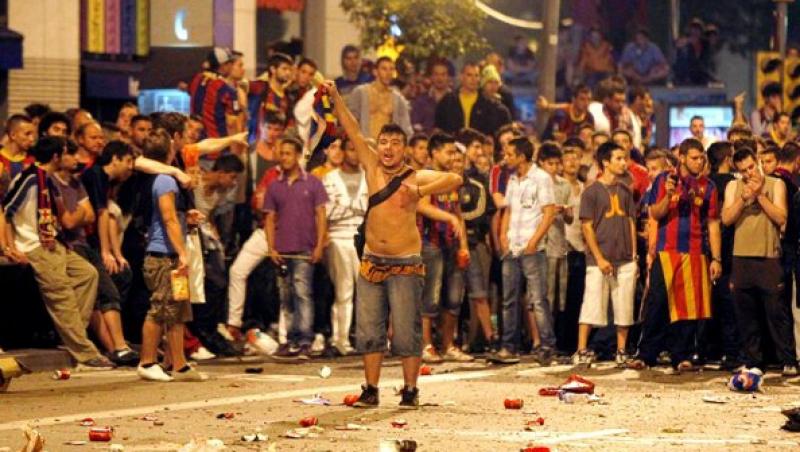 Violente la Barcelona soldate cu 90 de raniti!