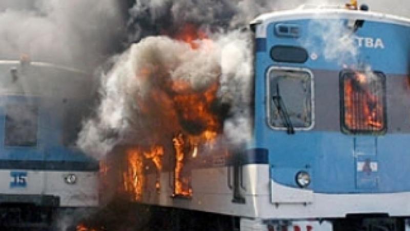 Argentina: Navetistii au dat foc trenurilor din cauza unei intarzieri