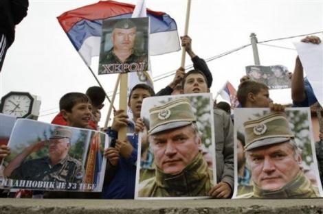 Belgrad: 10.000 de oameni au manifestat fata de arestarea lui Ratko Mladici