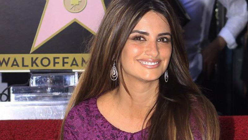 Penelope Cruz si-a dat foc la par, sufland in tort