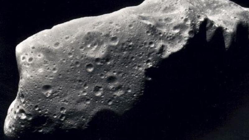 Un asteroid masiv ameninta Pamantul! Se va apropia mai mult decat Luna!