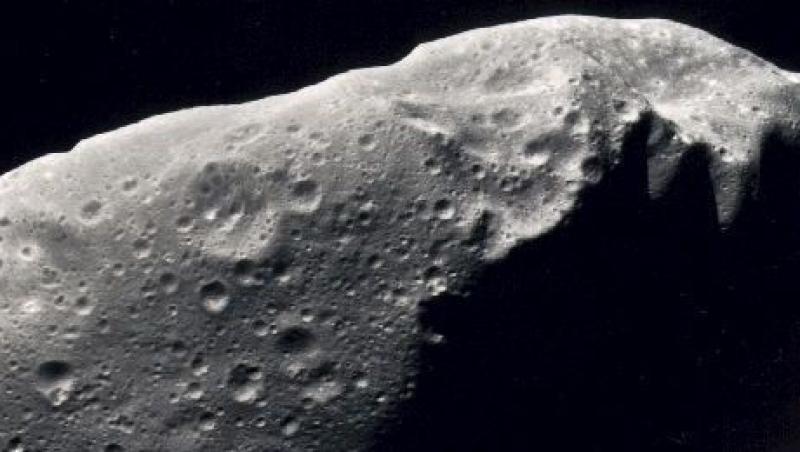 Un asteroid masiv ameninta Pamantul! Se va apropia mai mult decat Luna!